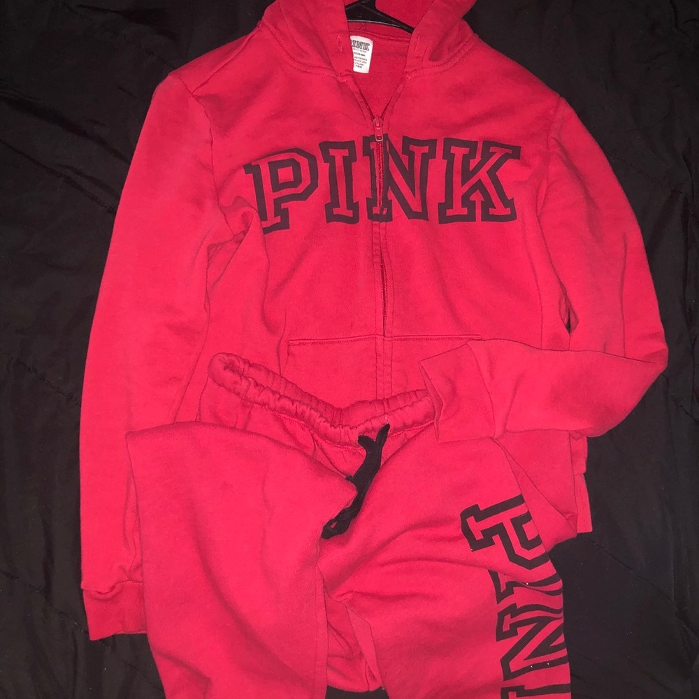 Pink sweatsuit (red)
